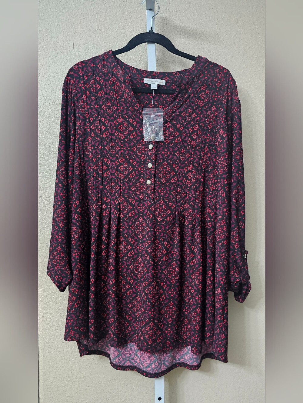 A Westport 1962 Women's V-Neck Printed Peasant Blouse